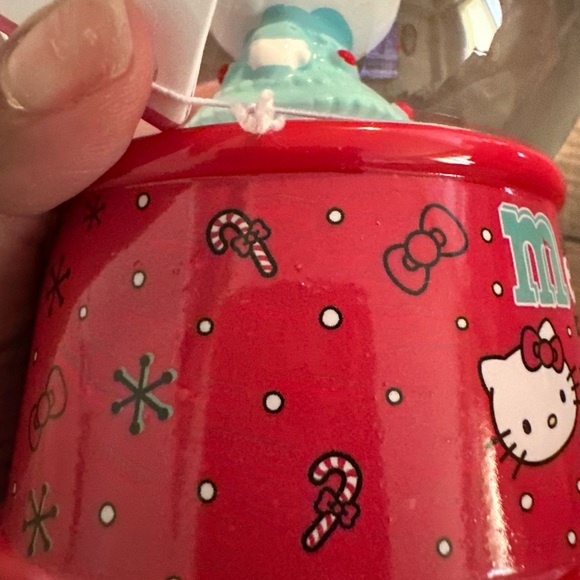 Hello Kitty Merry Jolly Happy Snow Globe - Picture 2 of 5